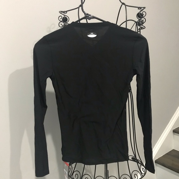 NWT Under Armour Woman’s Shirt Heat Gear Size SM - Picture 3 of 5